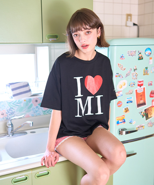 Mi-je（ミジェ）の「ロゴ半袖Tシャツ【韓国ファッション】（Tシャツ/カットソー・レディース・オフホワイト/ブラック・S/M）」の2枚目の写真