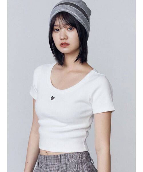 EMODA（エモダ）の「スプレープリントコンパクトTシャツ（Tシャツ/カットソー・レディース・ブラウン/ピンク/ブラック/ホワイト・FREE）」の2枚目の写真