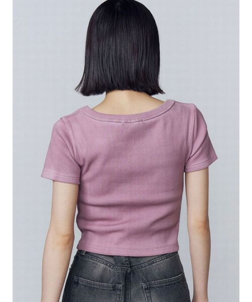 EMODA（エモダ）の「スプレープリントコンパクトTシャツ（Tシャツ/カットソー・レディース・ブラウン/ピンク/ブラック/ホワイト・FREE）」の13枚目の写真