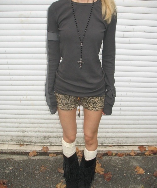 almo(アルモ)の「【LAMPOON】レースアップパイソンホットパンツ(その他パンツ・レディース・ベージュ・LARGE/MEDIUM/SMALL)」の5枚目の写真