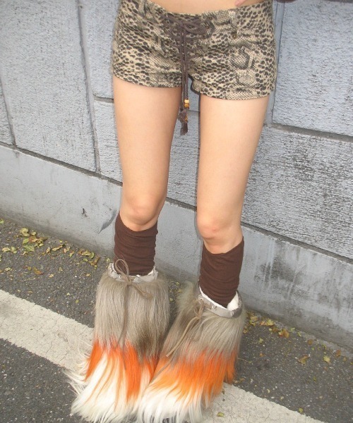 almo(アルモ)の「【LAMPOON】レースアップパイソンホットパンツ(その他パンツ・レディース・ベージュ・LARGE/MEDIUM/SMALL)」の4枚目の写真