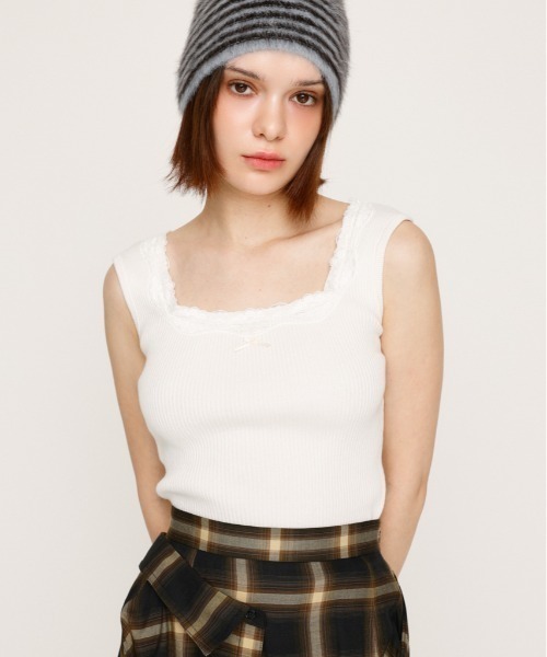 SLY（スライ）の「LACE DOCKING RIB TANK レース ドッキング リブ タンク 夏服 秋服 ノースリーブトップス（タンクトップ・レディース・オフホワイト/ライトブラック/ピンク・FREE）」の2枚目の写真