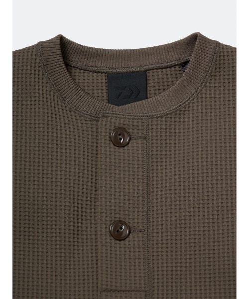 DAIWA PIER39（ダイワピア39）の「DAIWA PIER39 TECH THERMAL HENLEY L/S BE-33025W（Tシャツ/カットソー・メンズ・ブラック/オフホワイト・X-LARGE/SMALL/MEDIUM/LARGE）」の4枚目の写真