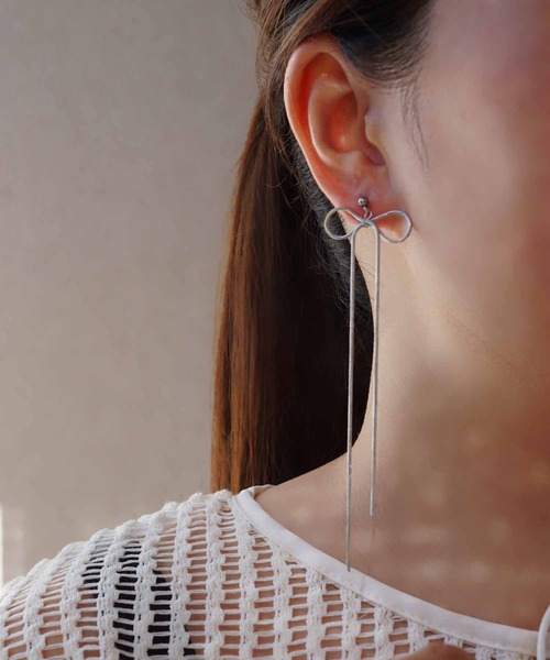 CERCA(チェルカ)の「saran jewelry/ロング リボンチェーン ピアス(ピアス(両耳用)・レディース・シルバー/ゴールド・FREE)」の5枚目の写真