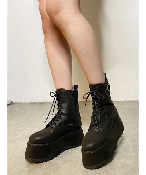MURUA（ムルーア）の「プラットフォームレースアップブーツ（ブーツ・レディース・ブラウン/ブラック・24.5/23.5/22.5）」の2枚目の写真
