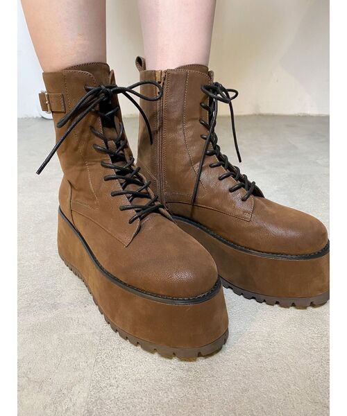 MURUA（ムルーア）の「プラットフォームレースアップブーツ（ブーツ・レディース・ブラウン/ブラック・24.5/23.5/22.5）」の4枚目の写真