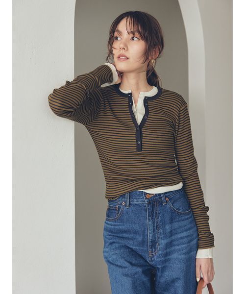 Mila Owen（ミラオーウェン）の「ヘンリーネックシアーリブニットプル