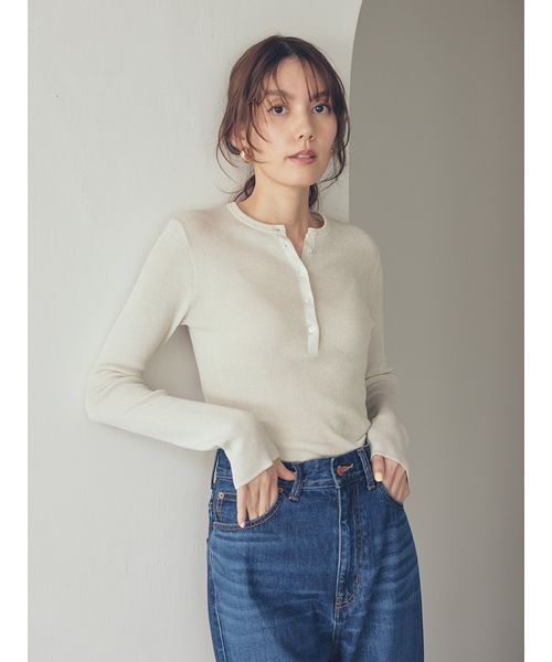 Mila Owen（ミラオーウェン）の「ヘンリーネックシアーリブニットプル