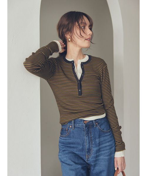 Mila Owen（ミラオーウェン）の「ヘンリーネックシアーリブニットプル