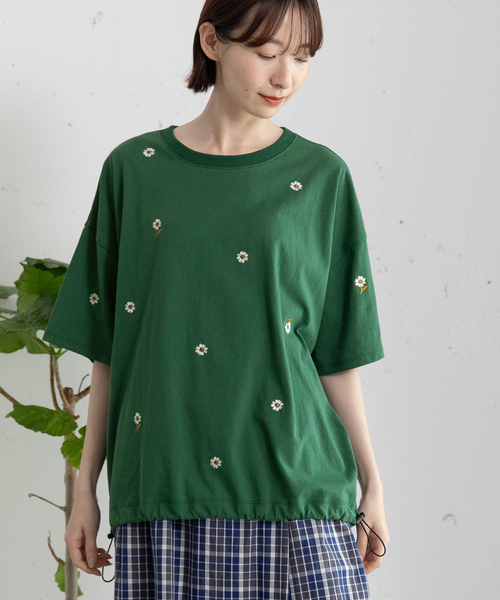 POU DOU DOU（プードゥドゥ）の「フラワー刺繍bigTシャツ（Tシャツ/カットソー・レディース・オフホワイト/ブラック/グリーン・M）」の2枚目の写真