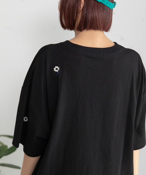 POU DOU DOU（プードゥドゥ）の「フラワー刺繍bigTシャツ（Tシャツ/カットソー・レディース・オフホワイト/ブラック/グリーン・M）」の20枚目の写真