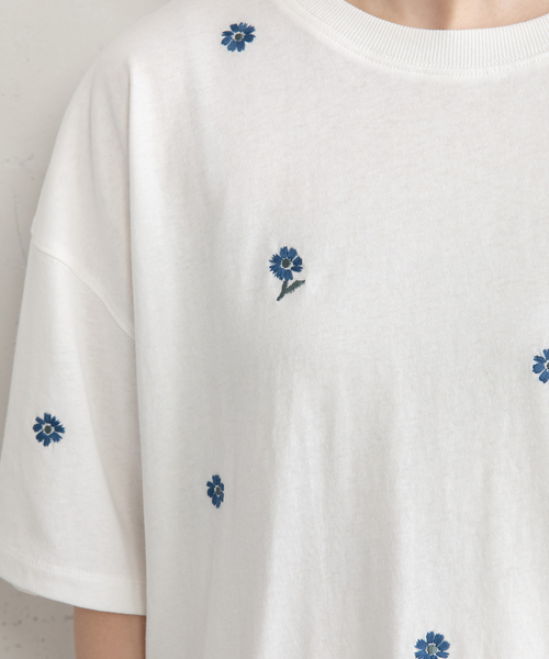 POU DOU DOU（プードゥドゥ）の「フラワー刺繍bigTシャツ（Tシャツ/カットソー・レディース・オフホワイト/ブラック/グリーン・M）」の8枚目の写真