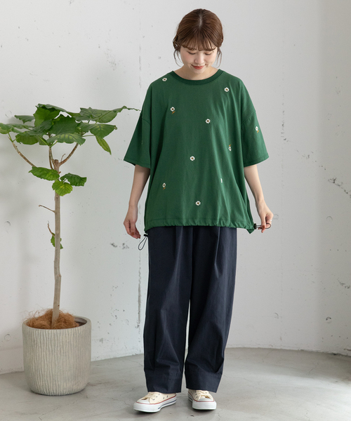 POU DOU DOU（プードゥドゥ）の「フラワー刺繍bigTシャツ（Tシャツ/カットソー・レディース・オフホワイト/ブラック/グリーン・M）」の5枚目の写真