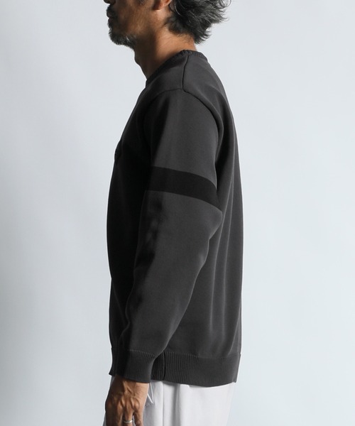 The DUFFER of ST.GEORGE(ザダファーオブセントジョージ)の「〔BLACK LABEL〕DRY TOUCH TECH CREW KNIT :ドライタッチ ウォッシャブル テックニット(ニット/セーター・メンズ・チャコールグレー・SMALL/MEDIUM/LARGE/X-LARGE)」の4枚目の写真