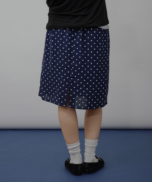 MUHET(ミュエータ)の「【SET ITEM】assorted midi skirt with scrunchie / シュシュ付きアソートミディスカート(スカート・レディース・ネイビー/ブラウン/ブラック・MEDIUM/LARGE)」の11枚目の写真
