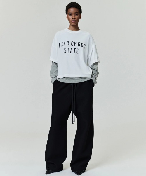 FOG ESSENTIALS(エフオージーエッセンシャルズ)の「Fear of God ESSENTIALS/FOG エッセンシャルズ/Boxy Tee(Tシャツ/カットソー・レディース・ブラック/ホワイト・M/L/S)」の3枚目の写真