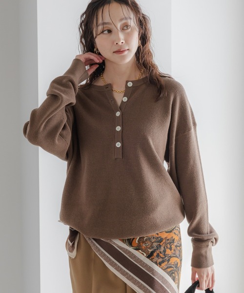 Elura(エルーラ)の「もっちりモイストワッフルプルオーバー/582761(ニット/セーター・レディース・ホワイト/ブラック/ブラウン/オレンジ・FREE)」の3枚目の写真