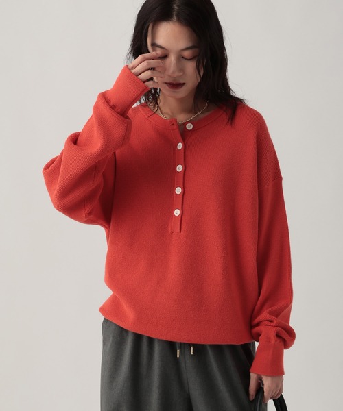 Elura(エルーラ)の「もっちりモイストワッフルプルオーバー/582761(ニット/セーター・レディース・ホワイト/ブラック/ブラウン/オレンジ・FREE)」の4枚目の写真