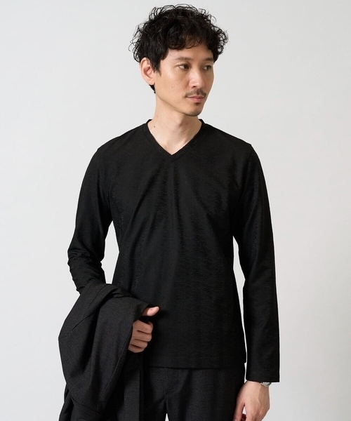 a.v.v（アーヴェヴェ）の「針抜きジャカードＶネックＴシャツ【洗濯機で洗える/毛玉になりにくい】通勤/ビジネス/ジャケット〈ON/OFF SERIES〉（Tシャツ/カットソー・メンズ・ホワイト/ブラック/ブルー・50/46/48）」の2枚目の写真