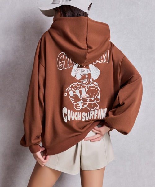 GYDA（ジェイダ）の「COUCH SURFING GYDALMATIANスウェットパーカー（パーカー・レディース・ブラウン/ピンク/オフホワイト/ブラック・FREE）」の4枚目の写真