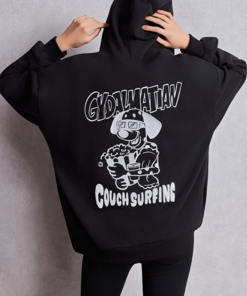 GYDA（ジェイダ）の「COUCH SURFING GYDALMATIANスウェットパーカー（パーカー・レディース・ブラウン/ピンク/オフホワイト/ブラック・FREE）」の3枚目の写真
