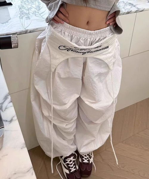 MEMECLE（メメクル）の「【 MEMECLE / メメクル 】スターラップ ルーズ ナイロン パンツ（その他パンツ・レディース・ホワイト/ライトベージュ・SMALL/MEDIUM/LARGE）」の11枚目の写真