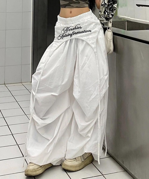 MEMECLE（メメクル）の「【 MEMECLE / メメクル 】スターラップ ルーズ ナイロン パンツ（その他パンツ・レディース・ホワイト/ライトベージュ・SMALL/MEDIUM/LARGE）」の7枚目の写真