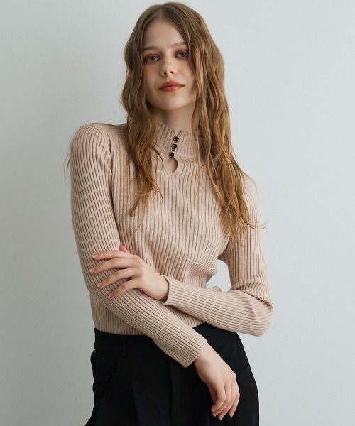 Mirette(ミレット)の「キーネックボタンリブニット / Keyneck Button Rib Knit(ニット/セーター・レディース・ブラック/ベージュ/ブラウン/ホワイト/グレー・FREE)」の5枚目の写真
