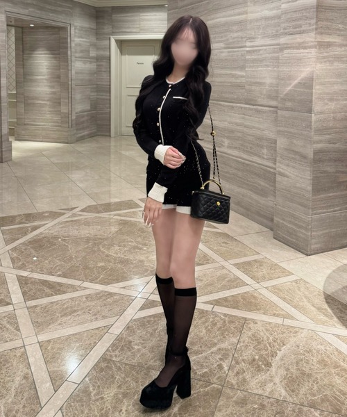ALLuRing ChaRm(アリュリングチャーム)の「【ALLuRing ChaRm × c_mk7o】Sequins Cardigan Setup / スパンコールカーディガンセットアップ(ニット/セーター・レディース・ブラック・FREE)」の10枚目の写真