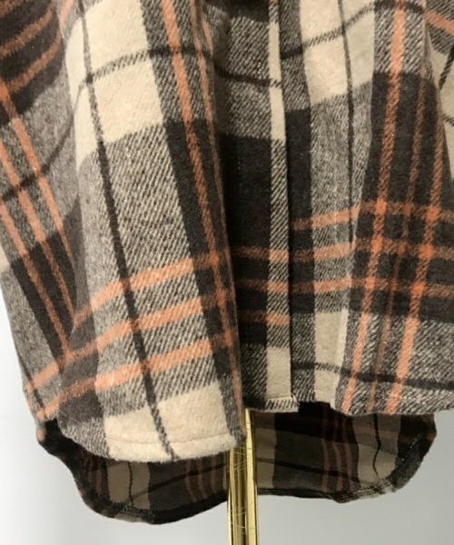 maison de LATIR(メゾンドラティール)の「トレンドチェック柄が可愛い。長袖ビッグシャツジャケット春のジャケット代わりにも。(ブルゾン・レディース・ホワイト/ベージュ・FREE)」の8枚目の写真