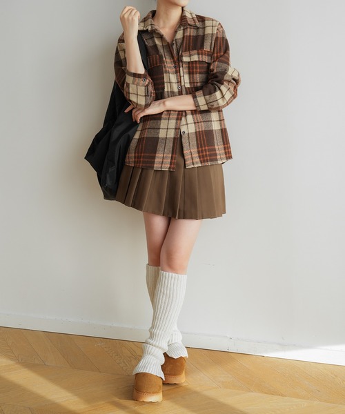 maison de LATIR(メゾンドラティール)の「トレンドチェック柄が可愛い。長袖ビッグシャツジャケット春のジャケット代わりにも。(ブルゾン・レディース・ホワイト/ベージュ・FREE)」の17枚目の写真