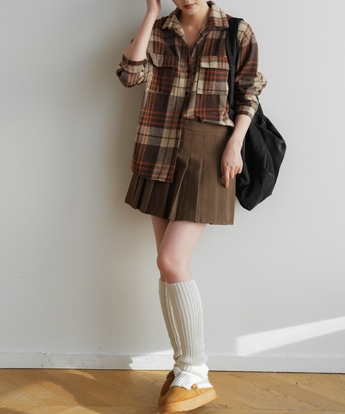maison de LATIR(メゾンドラティール)の「トレンドチェック柄が可愛い。長袖ビッグシャツジャケット春のジャケット代わりにも。(ブルゾン・レディース・ホワイト/ベージュ・FREE)」の13枚目の写真