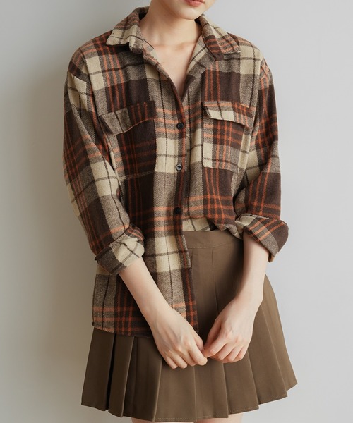 maison de LATIR(メゾンドラティール)の「トレンドチェック柄が可愛い。長袖ビッグシャツジャケット春のジャケット代わりにも。(ブルゾン・レディース・ホワイト/ベージュ・FREE)」の15枚目の写真