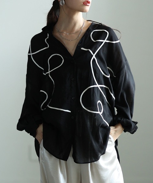 Sawa a la mode（サワアラモード）の「ランダムコード刺繍シアーシャツ（シャツ/ブラウス・レディース・ベージュ/ブラック・FREE）」の2枚目の写真