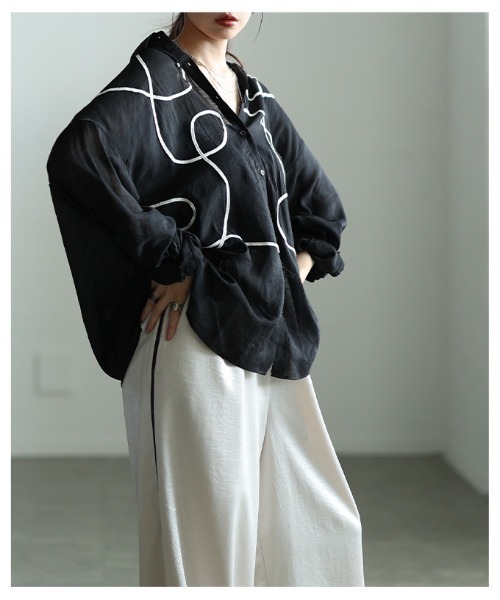 Sawa a la mode（サワアラモード）の「ランダムコード刺繍シアーシャツ（シャツ/ブラウス・レディース・ベージュ/ブラック・FREE）」の5枚目の写真