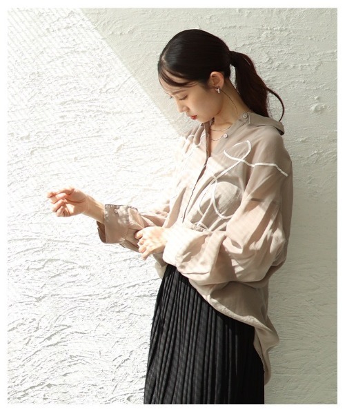 Sawa a la mode（サワアラモード）の「ランダムコード刺繍シアーシャツ（シャツ/ブラウス・レディース・ベージュ/ブラック・FREE）」の19枚目の写真