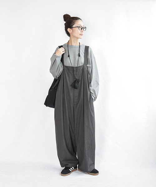 SOLAMONAT LARME(ソラモナラーム)の「サロペットパンツ(サロペット/オーバーオール・レディース・ベージュ/チャコール/ブラック・38/40)」の4枚目の写真