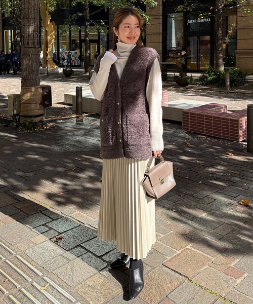 UNFILO(アンフィーロ)の「【STORY×UNFILO】シャギーニット ベスト(ニット/セーター・レディース・グレー系/ブラック系・SMALL/MEDIUM)」の11枚目の写真
