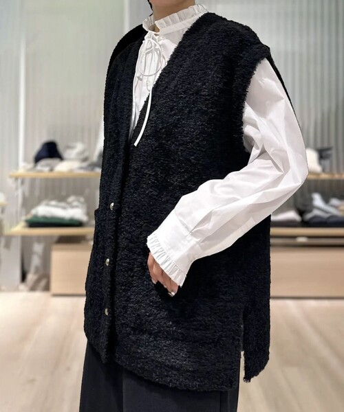 UNFILO(アンフィーロ)の「【STORY×UNFILO】シャギーニット ベスト(ニット/セーター・レディース・グレー系/ブラック系・SMALL/MEDIUM)」の13枚目の写真