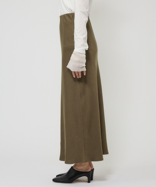 BABYLONE（バビロン）の「フェイクスエードバイヤススカート（スカート・レディース・チャコール/オフホワイト・38inch/36inch）」の13枚目の写真