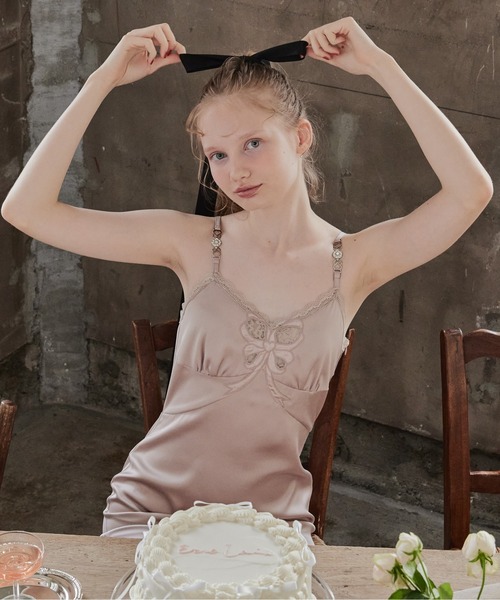 etre loin(エトルワン)の「Ribbon embroidered satin cami dress(ドレス・レディース・アイボリー/ピンクベージュ/モカ・M)」の10枚目の写真