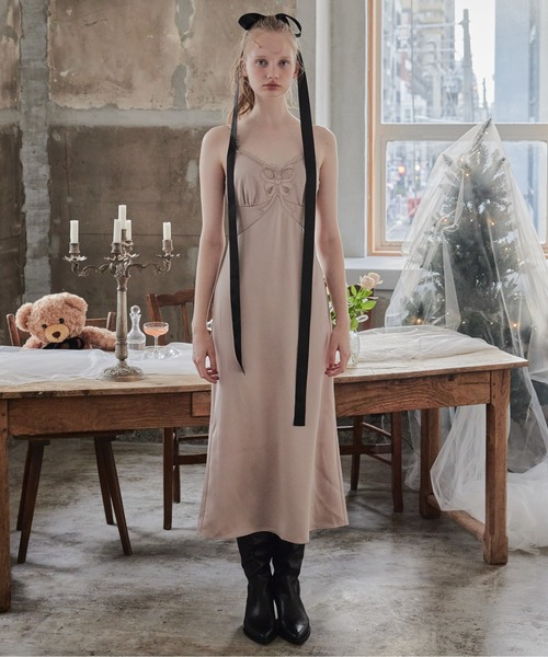 Ribbon embroidered satin cami dress（ドレス）｜etre loin
