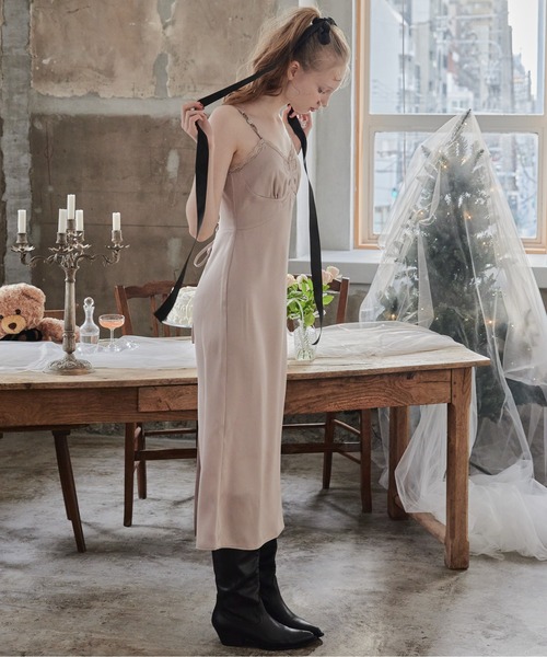 etre loin(エトルワン)の「Ribbon embroidered satin cami dress(ドレス・レディース・アイボリー/ピンクベージュ/モカ・M)」の12枚目の写真