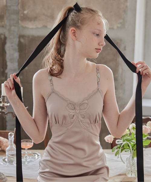 etre loin(エトルワン)の「Ribbon embroidered satin cami dress(ドレス・レディース・アイボリー/ピンクベージュ/モカ・M)」の7枚目の写真