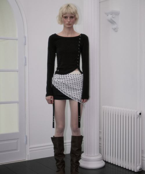 ROSEFRANTZ（ロゼフランツ）の「Side Eyelet Long Sleeve [Black]（Tシャツ/カットソー・レディース・ブラック・OS）」の2枚目の写真