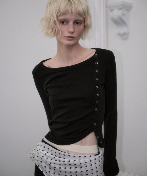 ROSEFRANTZ（ロゼフランツ）の「Side Eyelet Long Sleeve [Black]（Tシャツ/カットソー・レディース・ブラック・OS）」の6枚目の写真