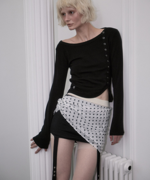 ROSEFRANTZ（ロゼフランツ）の「Side Eyelet Long Sleeve [Black]（Tシャツ/カットソー・レディース・ブラック・OS）」の7枚目の写真