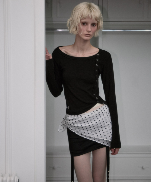 ROSEFRANTZ（ロゼフランツ）の「Side Eyelet Long Sleeve [Black]（Tシャツ/カットソー・レディース・ブラック・OS）」の8枚目の写真
