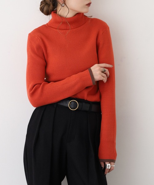 EGLANTINE(エグランティーヌ)の「EGLANTINE 袖口配色タートルネックリブニット(ニット/セーター・レディース・ブルー/パープル/レンガ/ブルーグリーン・40)」の4枚目の写真