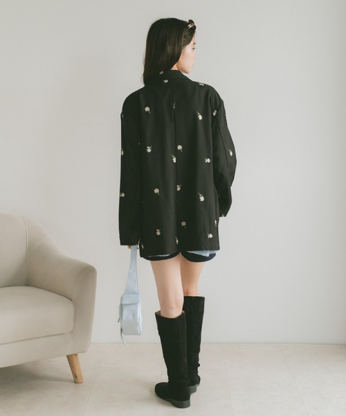 VANNIE U（ヴァニーユー）の「フラワー刺繍テーラードジャケット（テーラードジャケット・レディース・ブラック/グレイッシュベージュ・FREE）」の12枚目の写真